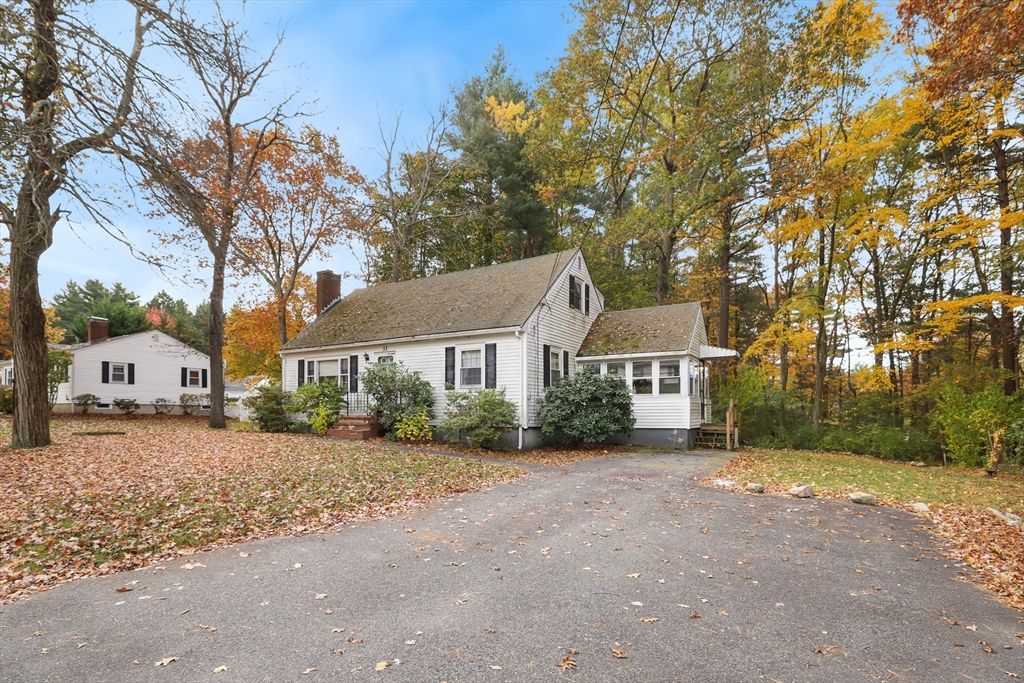 53 Highland St, Walpole, MA 02081