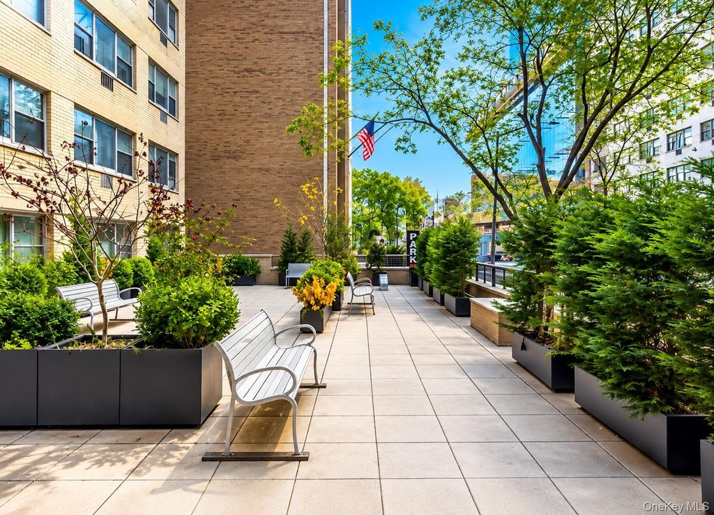 333 E 46th Street 10E, New York (manhattan), NY 10017 — exterior