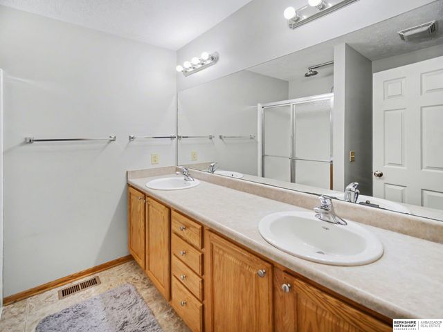 810 Goldenrod Circle, Hickman, NE 68372