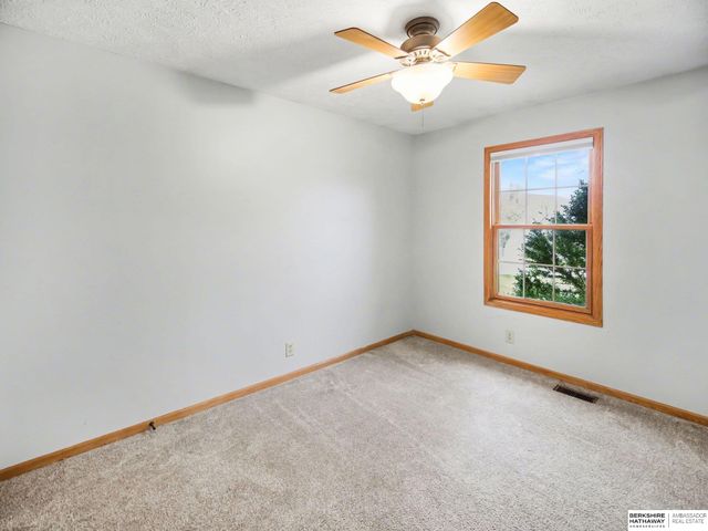810 Goldenrod Circle, Hickman, NE 68372