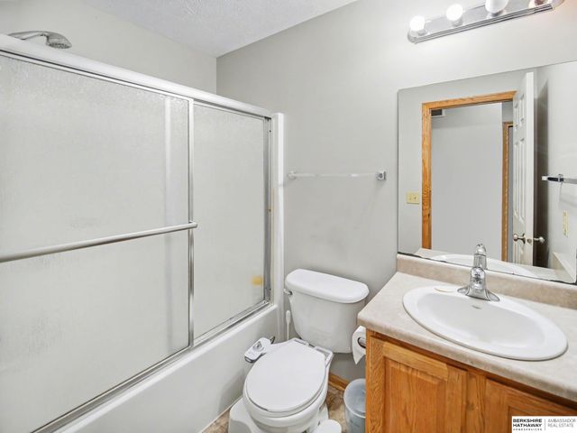810 Goldenrod Circle, Hickman, NE 68372