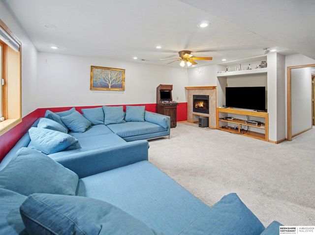 810 Goldenrod Circle, Hickman, NE 68372