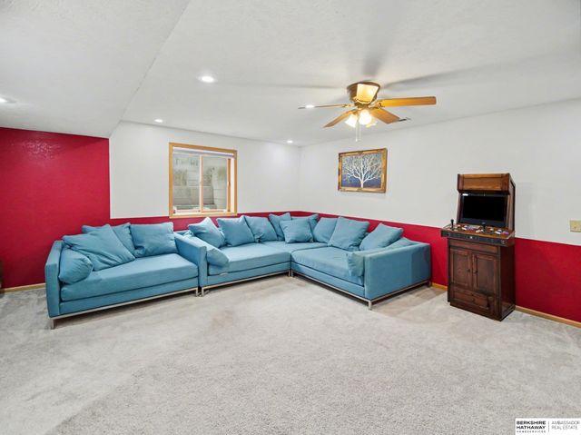 810 Goldenrod Circle, Hickman, NE 68372