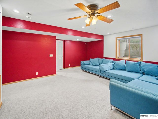 810 Goldenrod Circle, Hickman, NE 68372