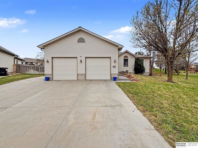 810 Goldenrod Circle, Hickman, NE 68372