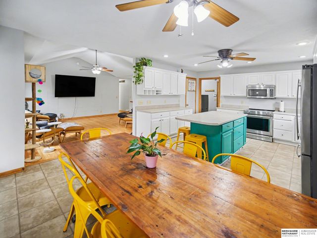 810 Goldenrod Circle, Hickman, NE 68372