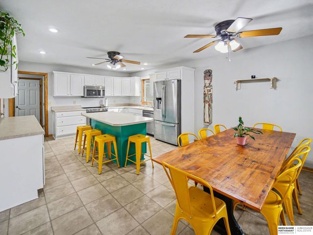 810 Goldenrod Circle, Hickman, NE 68372