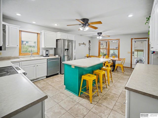 810 Goldenrod Circle, Hickman, NE 68372