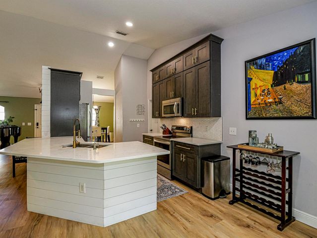6029 Ridge Lake Circle, Vero Beach, FL 32967