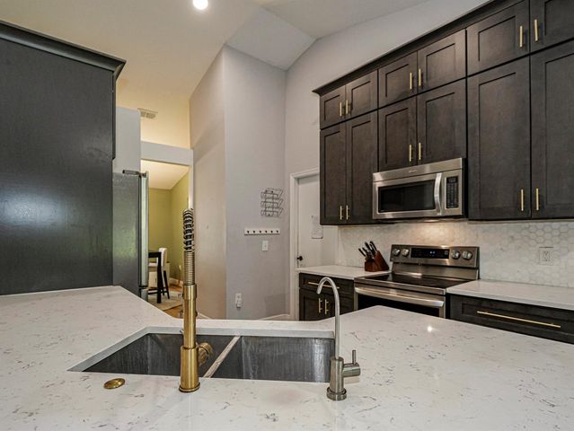 6029 Ridge Lake Circle, Vero Beach, FL 32967