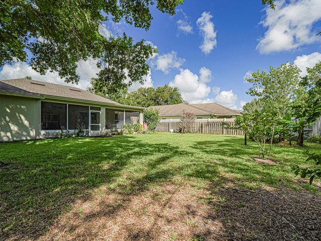 6029 Ridge Lake Circle, Vero Beach, FL 32967