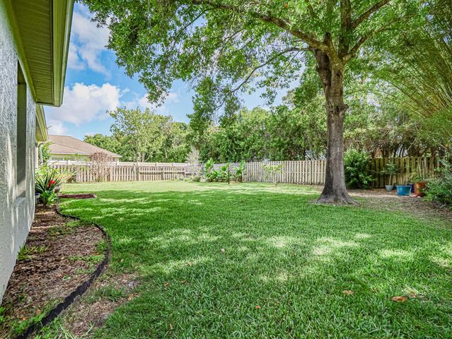 6029 Ridge Lake Circle, Vero Beach, FL 32967