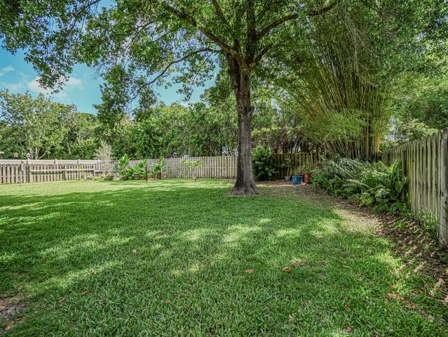 6029 Ridge Lake Circle, Vero Beach, FL 32967