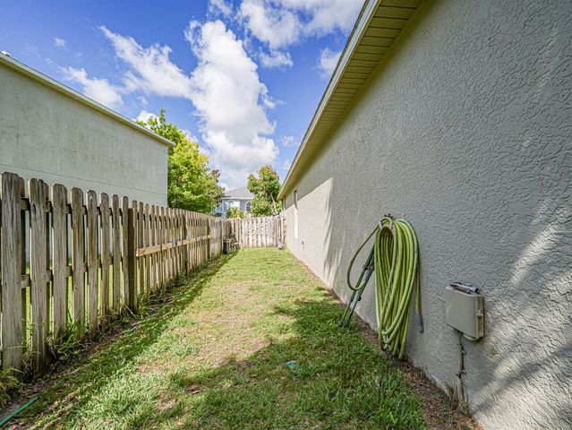 6029 Ridge Lake Circle, Vero Beach, FL 32967
