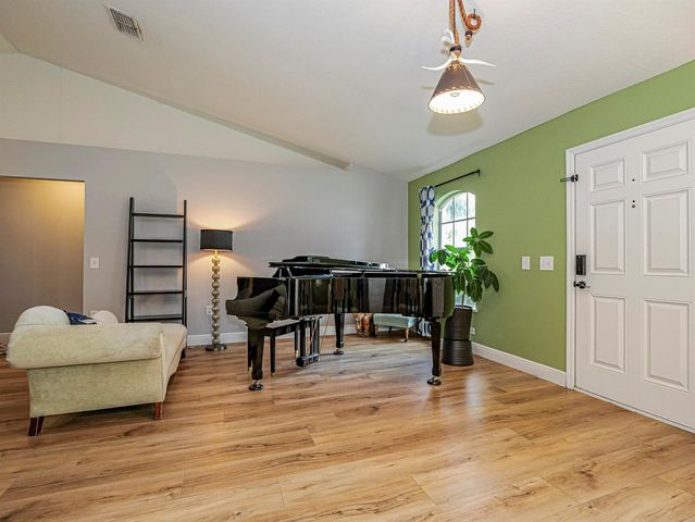 6029 Ridge Lake Circle, Vero Beach, FL 32967