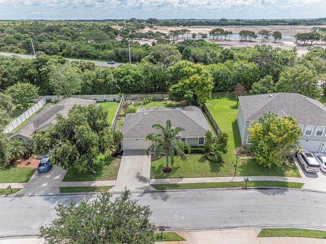 6029 Ridge Lake Circle, Vero Beach, FL 32967