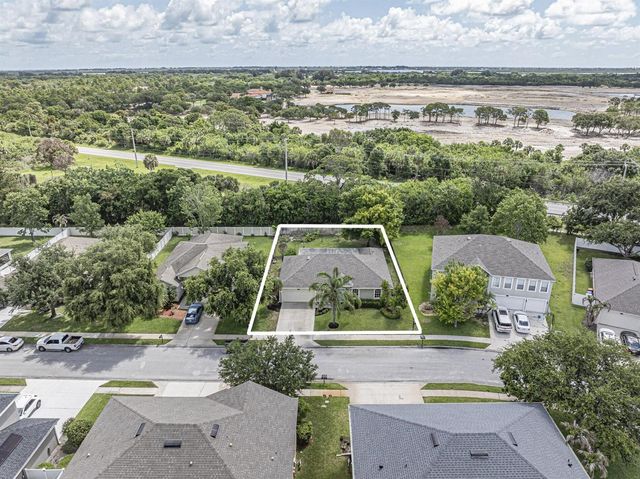 6029 Ridge Lake Circle, Vero Beach, FL 32967