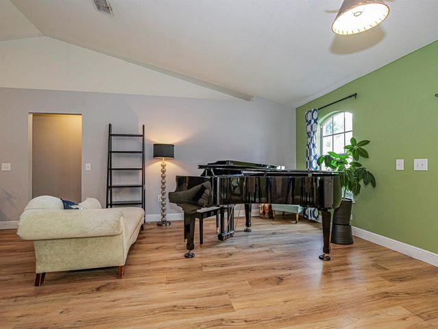 6029 Ridge Lake Circle, Vero Beach, FL 32967