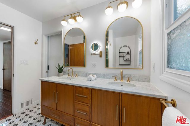 4638 Saltillo Street, Woodland Hills, CA 91364
