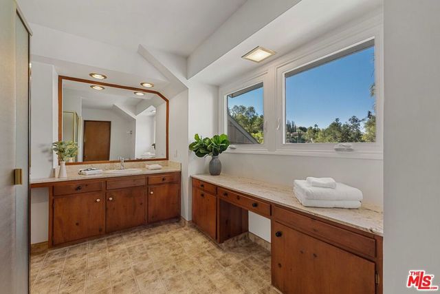 4638 Saltillo Street, Woodland Hills, CA 91364
