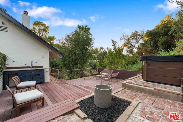 4638 Saltillo Street, Woodland Hills, CA 91364