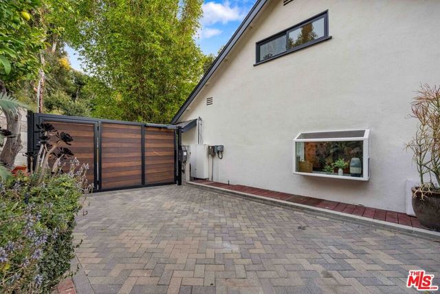 4638 Saltillo Street, Woodland Hills, CA 91364