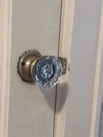 1057 E Stanford Street, Springfield, MO 65807