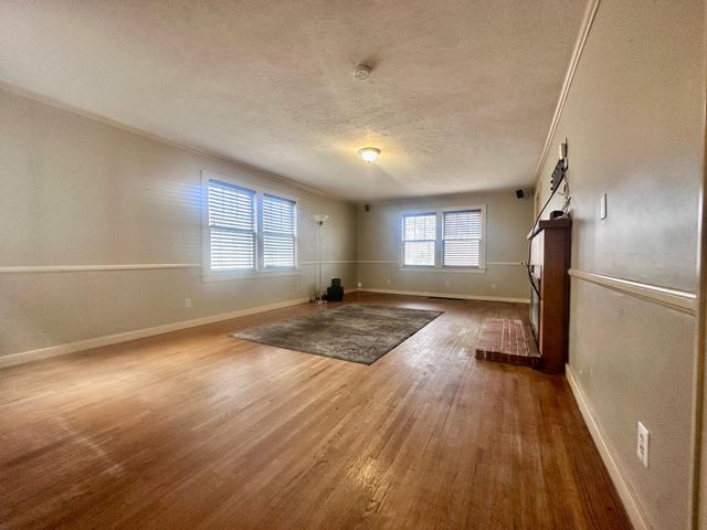 1057 E Stanford Street, Springfield, MO 65807