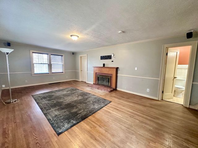 1057 E Stanford Street, Springfield, MO 65807