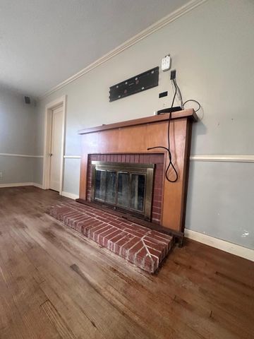 1057 E Stanford Street, Springfield, MO 65807