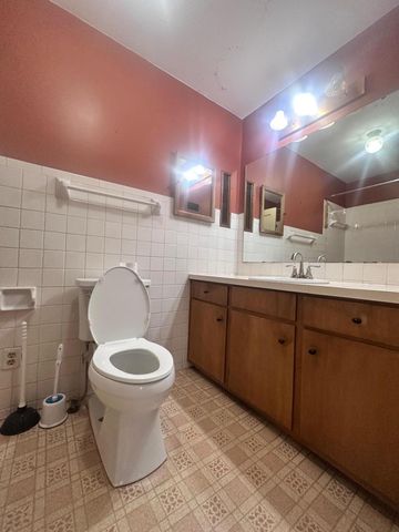 1057 E Stanford Street, Springfield, MO 65807