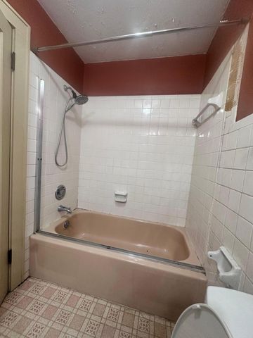 1057 E Stanford Street, Springfield, MO 65807