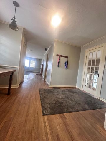 1057 E Stanford Street, Springfield, MO 65807