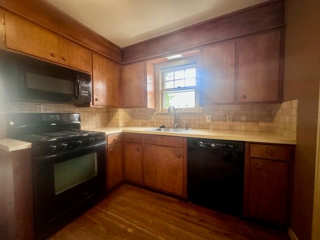 1057 E Stanford Street, Springfield, MO 65807