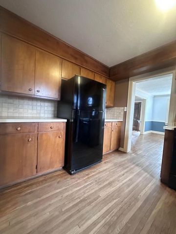 1057 E Stanford Street, Springfield, MO 65807