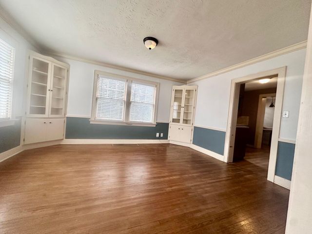 1057 E Stanford Street, Springfield, MO 65807