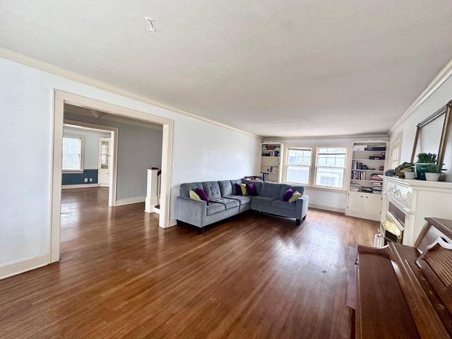 1057 E Stanford Street, Springfield, MO 65807