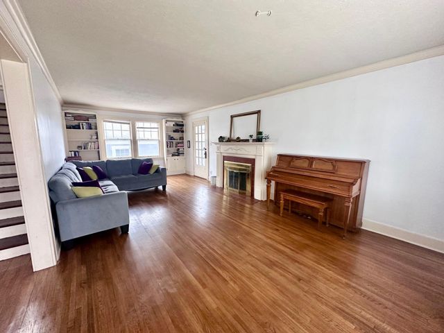 1057 E Stanford Street, Springfield, MO 65807