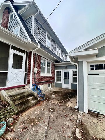 1057 E Stanford Street, Springfield, MO 65807