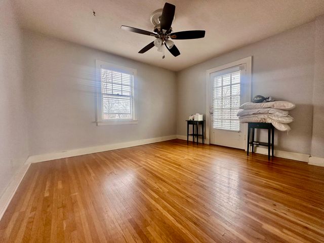 1057 E Stanford Street, Springfield, MO 65807