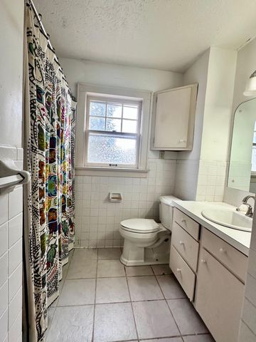 1057 E Stanford Street, Springfield, MO 65807