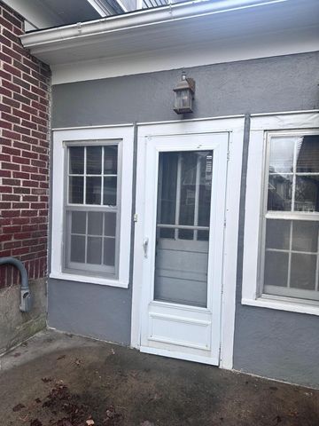 1057 E Stanford Street, Springfield, MO 65807