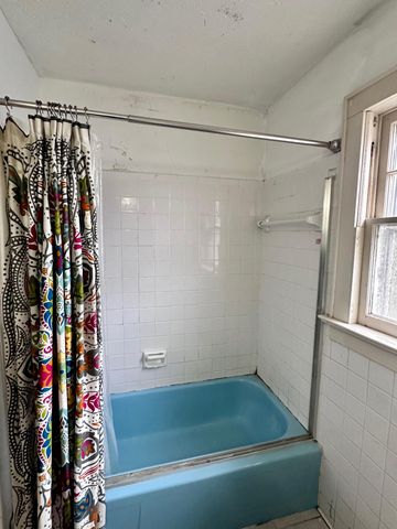 1057 E Stanford Street, Springfield, MO 65807