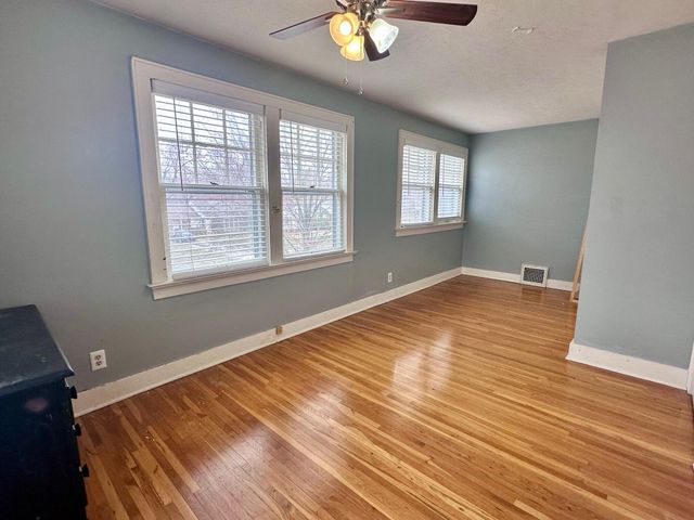 1057 E Stanford Street, Springfield, MO 65807