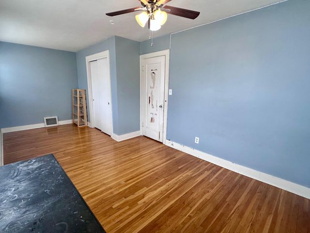 1057 E Stanford Street, Springfield, MO 65807