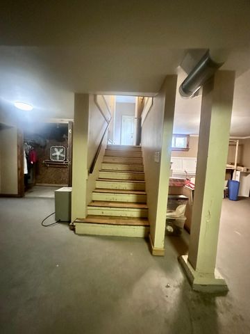 1057 E Stanford Street, Springfield, MO 65807