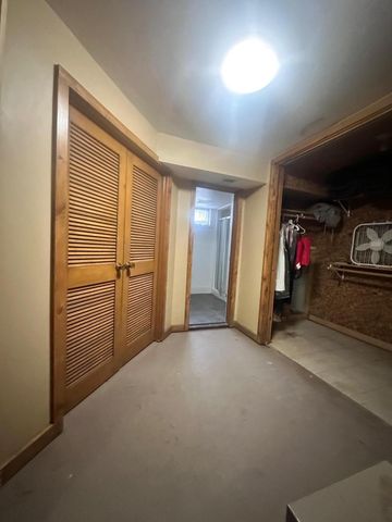 1057 E Stanford Street, Springfield, MO 65807