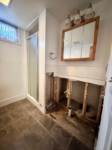 1057 E Stanford Street, Springfield, MO 65807