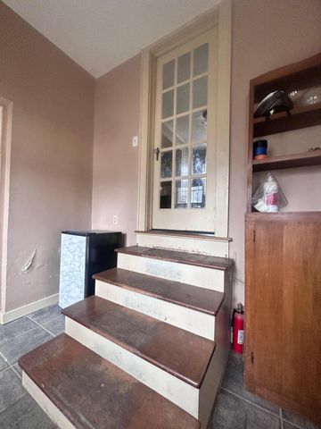 1057 E Stanford Street, Springfield, MO 65807