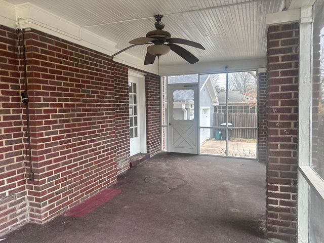 1057 E Stanford Street, Springfield, MO 65807